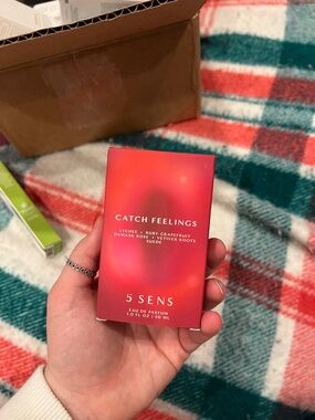 5 SENS Catch Feelings Eau de Parfum - Red Packaging